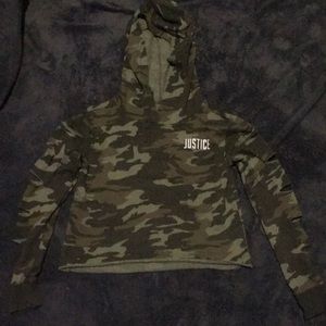 Justice and Camo rip up on sides but not to much.